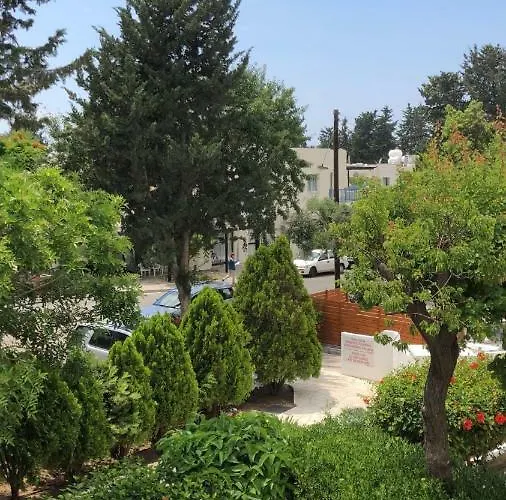 Gardens * بافوس